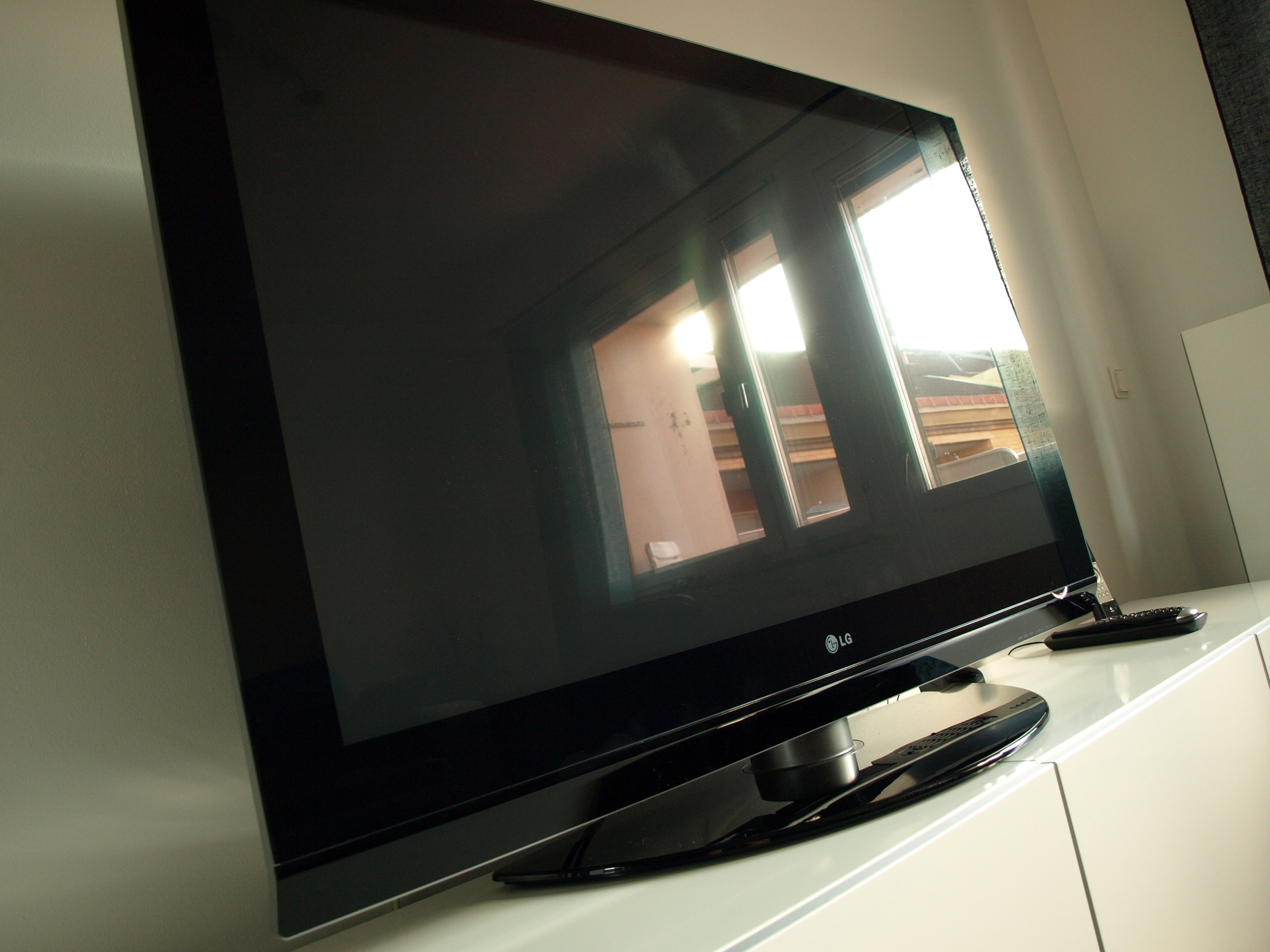 Плазменные телевизоры бу. LG 50pg6000. Плазма LG 50 дюймов. LG плазма 42 дюйма 2010 года. Старый плазменный телевизор LG 50 дюймов.