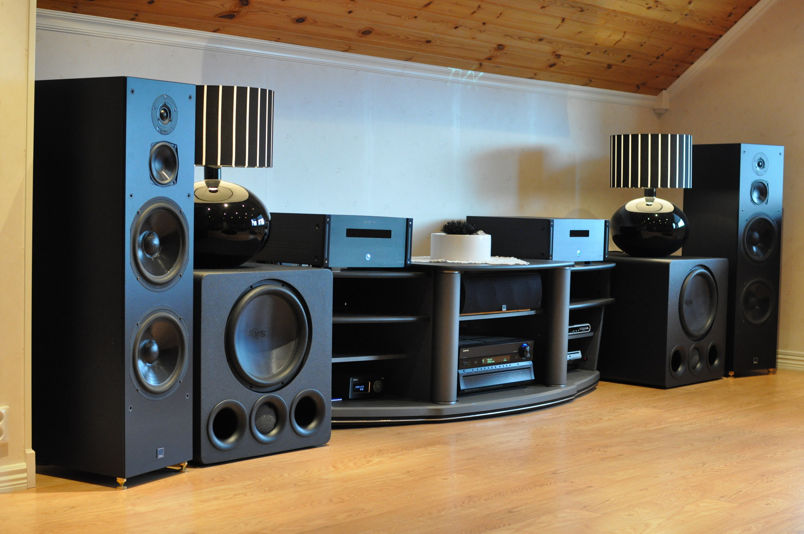 Домашний кинотеатр fi. Колонки Cav Hi-Fi. Home Theater. Hi end сабвуфер. Hi-Fi Hi-end аппаратура. Колонки Focal Hi end.