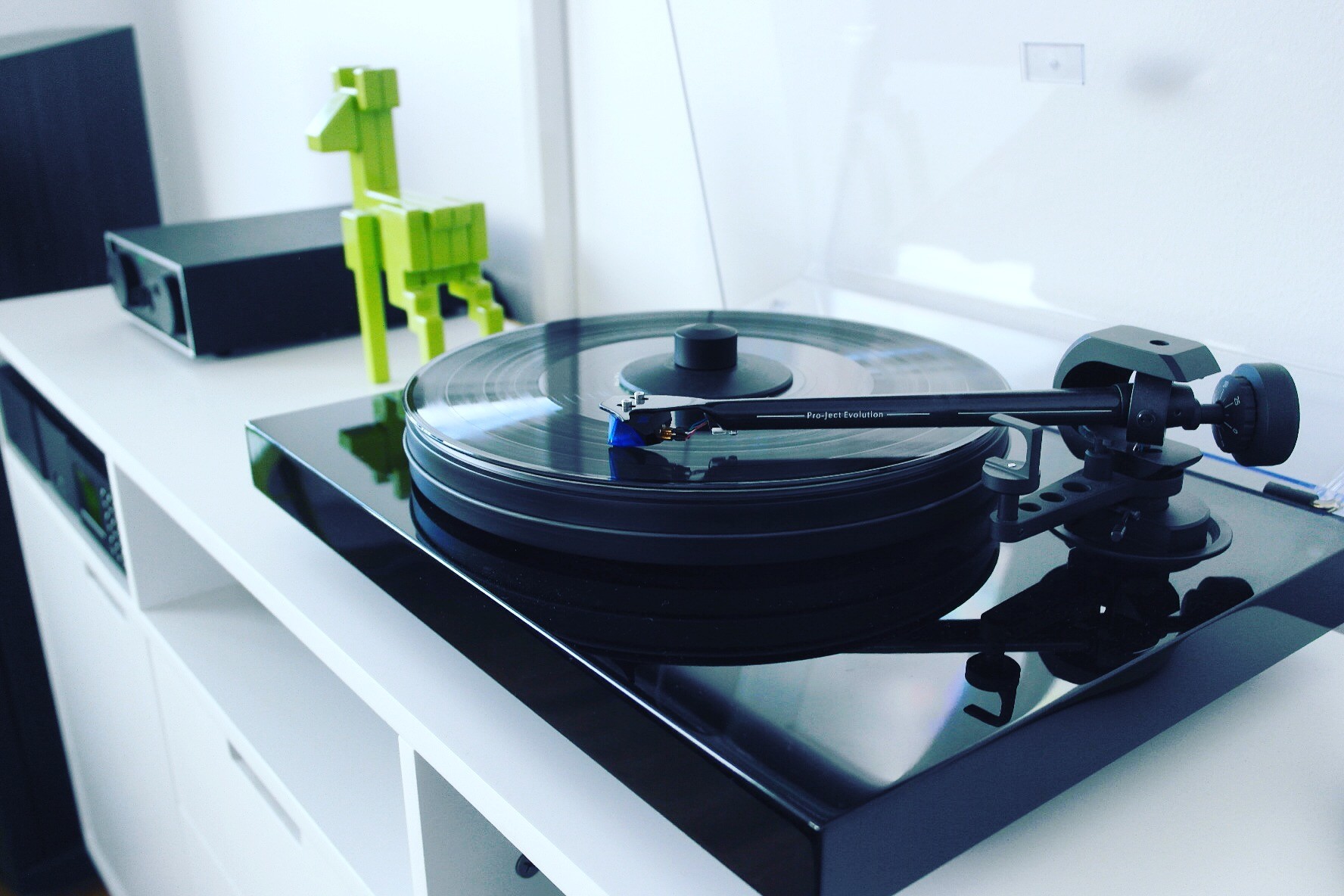 Pro ject pick it pro. Pro-Ject debut Carbon EVO. Pro-Ject debut Carbon EVO Red. Pro-Ject x1 debut Carbon. Проигрыватель винила Pro Ject x8 EVO.